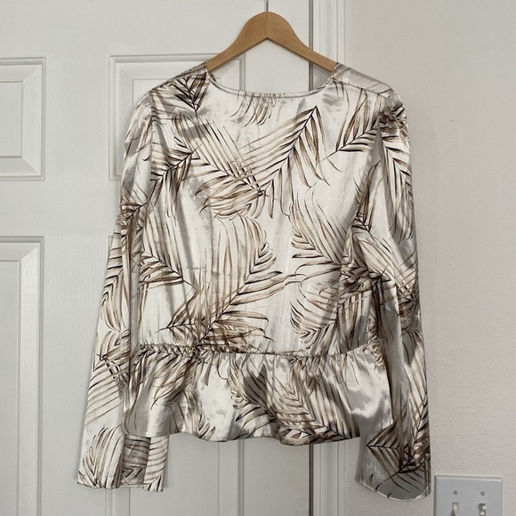 White House Black Market silky peplum blouse. - Picture 10 of 14